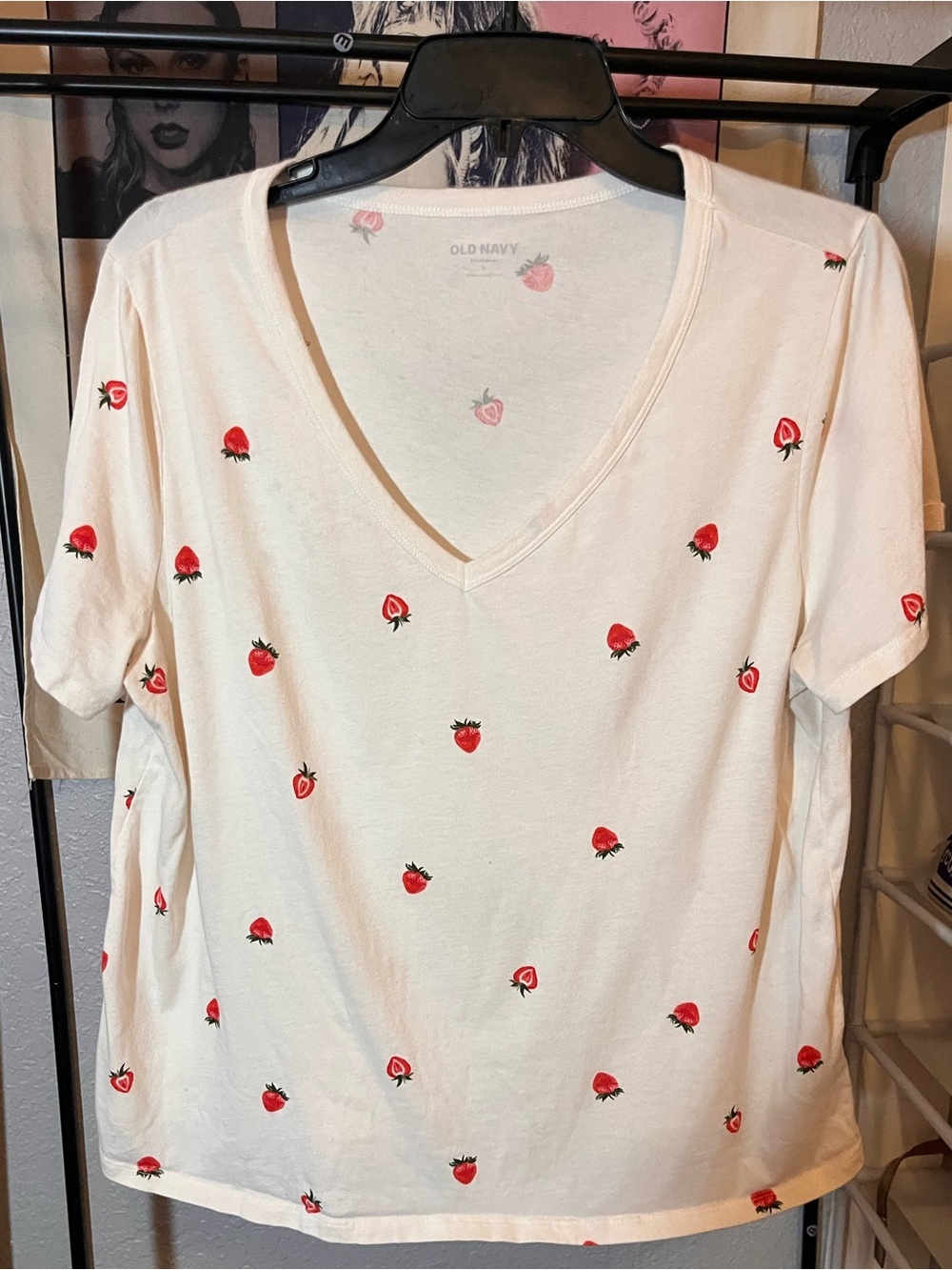 Old Navy Strawberry Print V-Neck Tee Women's Size Large